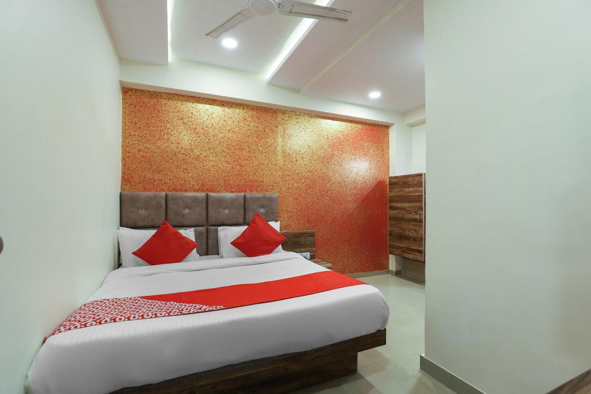 Hotel O Dream Stay Sarkhej ภายนอก รูปภาพ