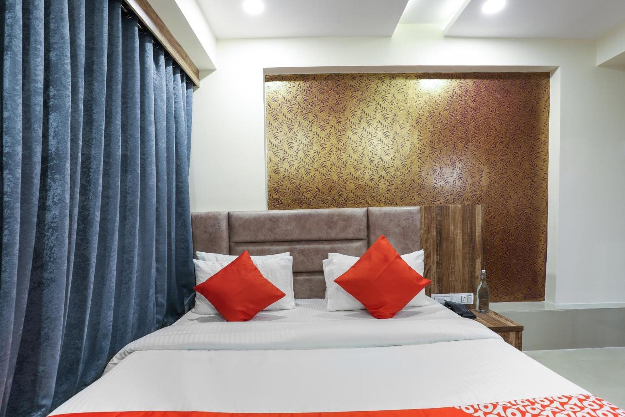 Hotel O Dream Stay Sarkhej ภายนอก รูปภาพ