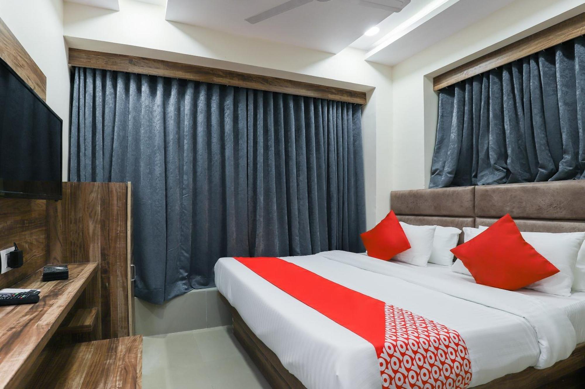 Hotel O Dream Stay Sarkhej ภายนอก รูปภาพ